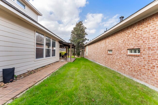 Building Photo - 11 S Bendrook Loop