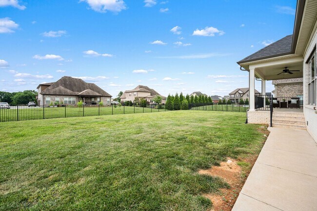 Building Photo - Luxury Home For Rent