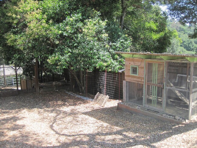 Building Photo - 10 Blossom Way