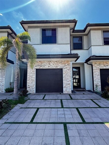 Primary Photo - 15860 NW 91st Ct