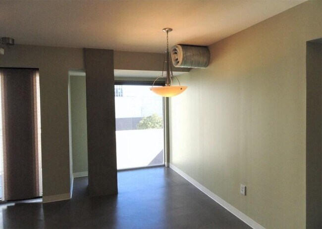 Building Photo - 800 Brazos St