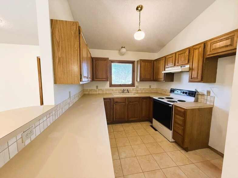 Building Photo - 13932 Lockmoor Cir