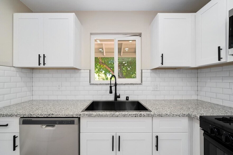 Building Photo - 3944 Apple Blossom Way