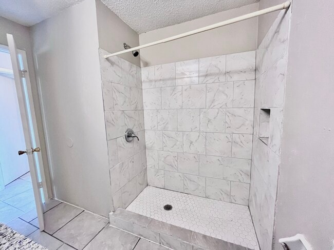 Building Photo - 3021 Sycamore Ave