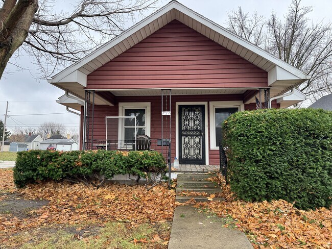 Primary Photo - 727 E North St