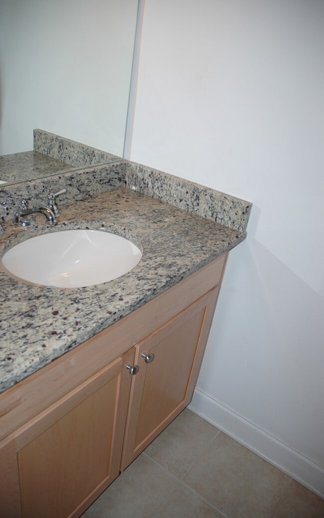 Building Photo - 475 Bartram St SE