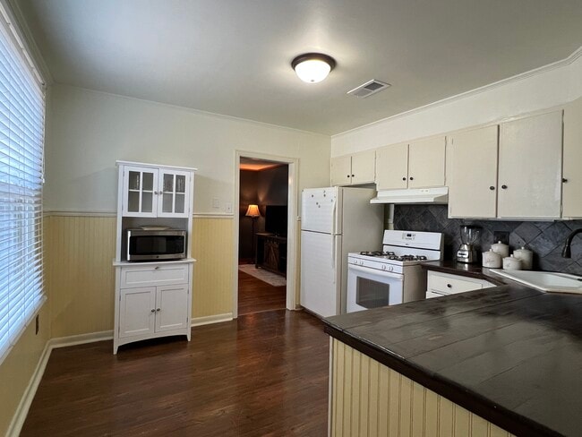 Building Photo - 36 Maplewood Ln
