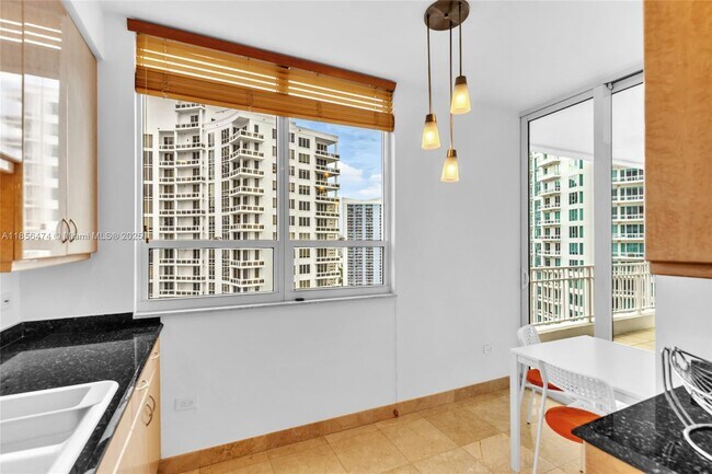 Building Photo - 801 Brickell Key Blvd
