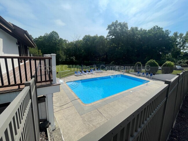 Building Photo - 27 White Birch Ln