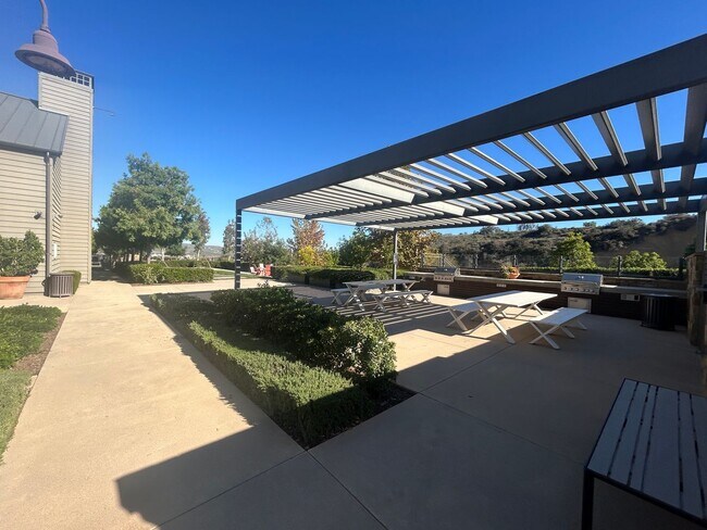 Building Photo - Modern 4 Bedroom Home with Downstairs Suite, Owned Solar & Resort-Style HOA Amenities