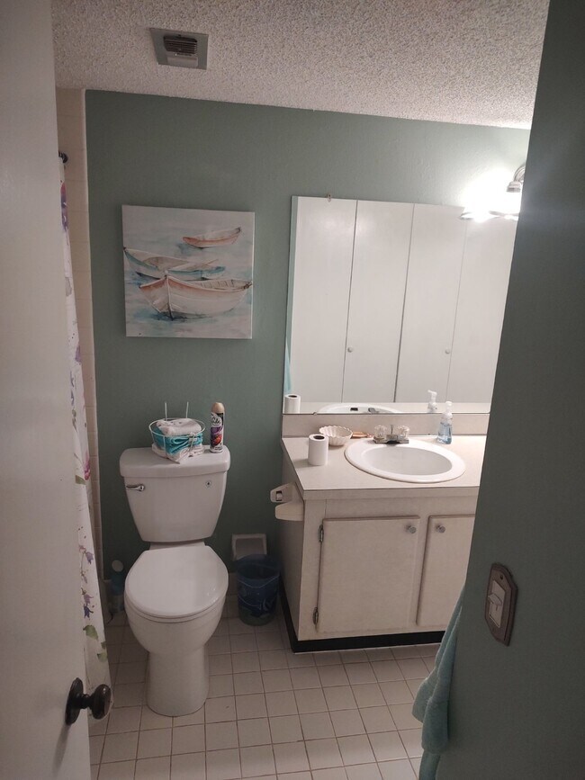 Building Photo - "$200 move in special! Charming 1-Bedroom ...