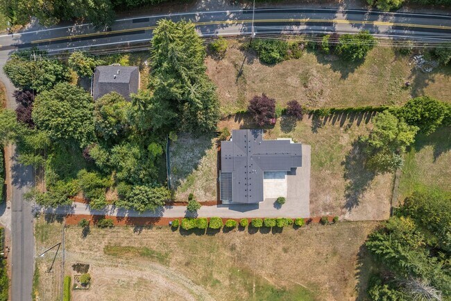 Building Photo - Updated 3-Bedroom Port Orchard Rambler with Covered Porch