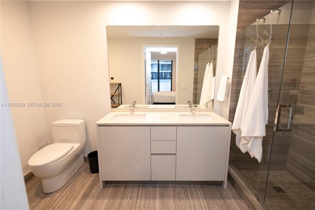 Building Photo - 1010 Brickell Ave