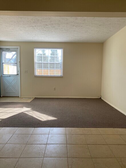 Living room - 6005 Black Oak Dr