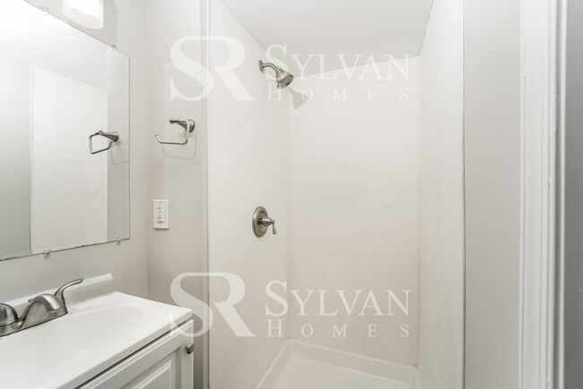 Building Photo - Enjoy living the good life in this 3 bedro...