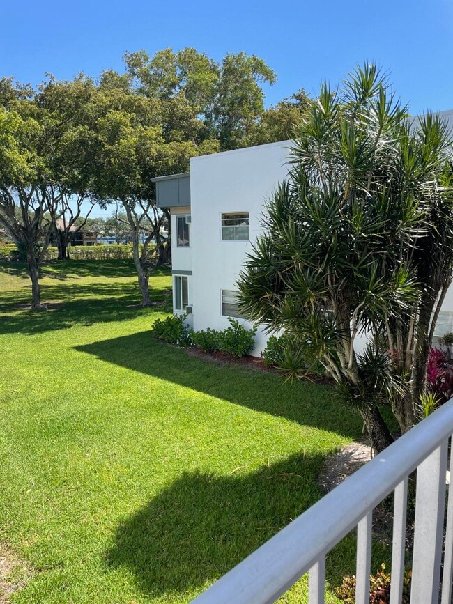 Building Photo - 421 Normandy I