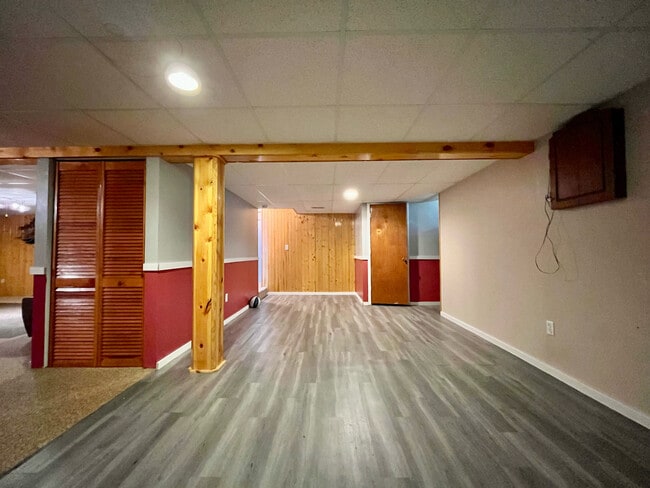 Building Photo - 6286 Fenn Rd