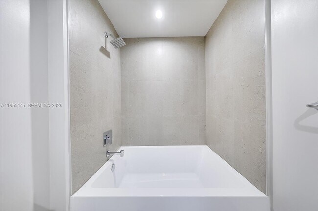 Building Photo - 11 NE 6th St