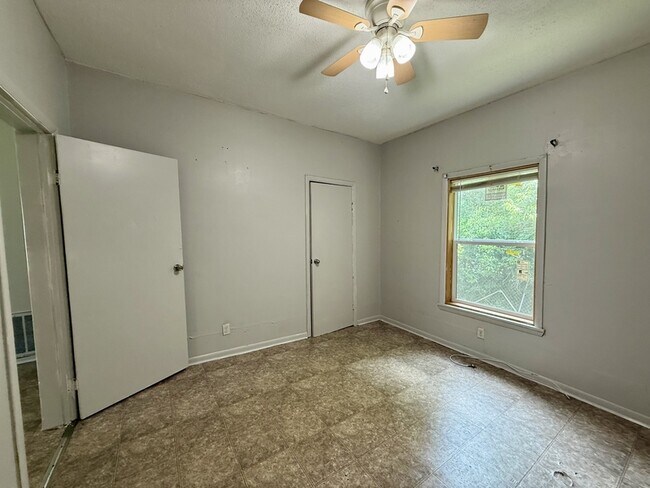 Building Photo - 911 7Th St