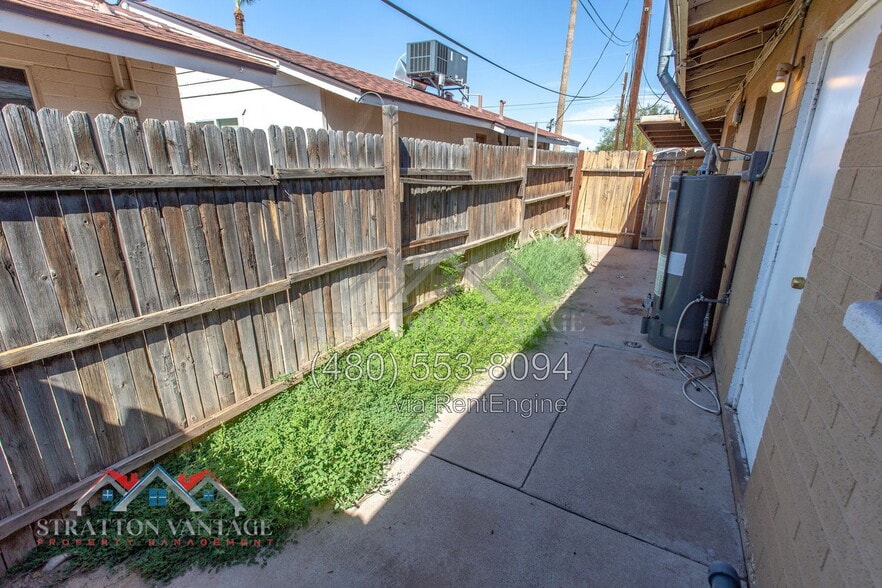 Building Photo - 2028 N 26th Pl