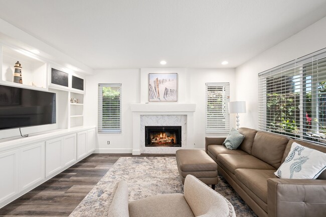 Building Photo - Newly Renovated and Furnished Ocean View Home!
