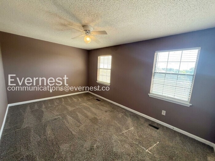 Building Photo - 2543 Hampstead Dr