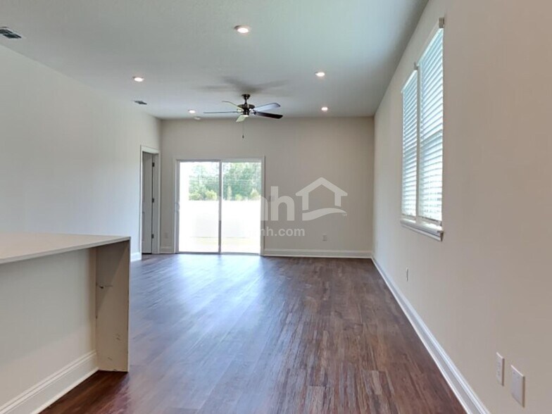 Building Photo - 299 Onate Cir