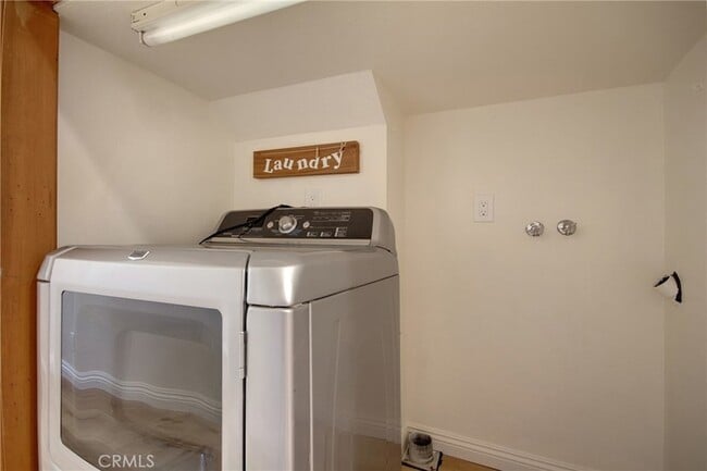 Building Photo - 430 E Country Club Blvd