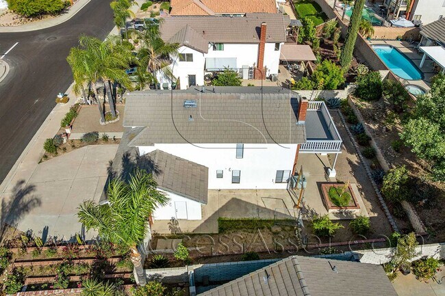 Building Photo - Charming 3 Bed/2.5 Bath Home With A Spacious Backyard And 3-Car Garage in Lake Elsinore!