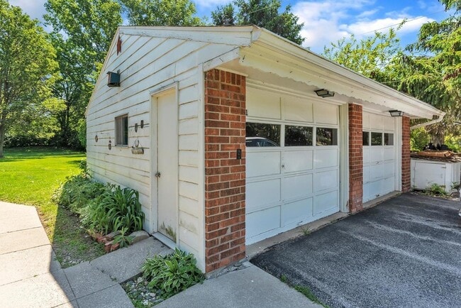 Building Photo - 29102 Hufford Rd