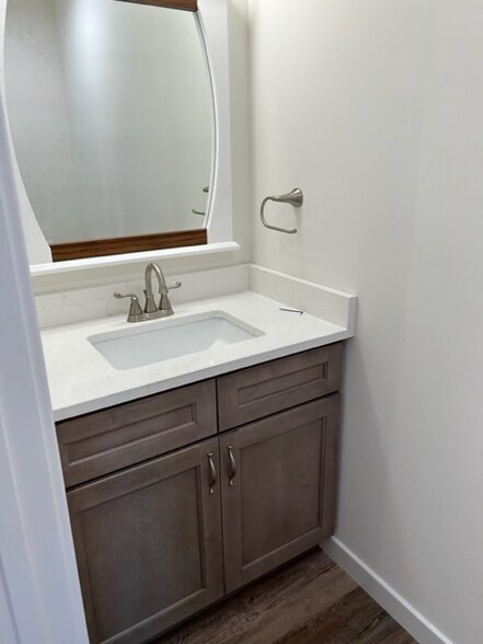 Building Photo - 5544 Poplar St