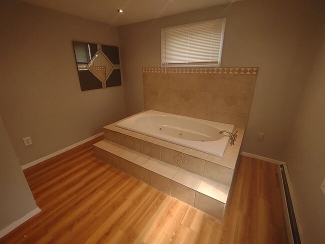 Building Photo - Spacious 4 Bedroom Single Family Home - No...