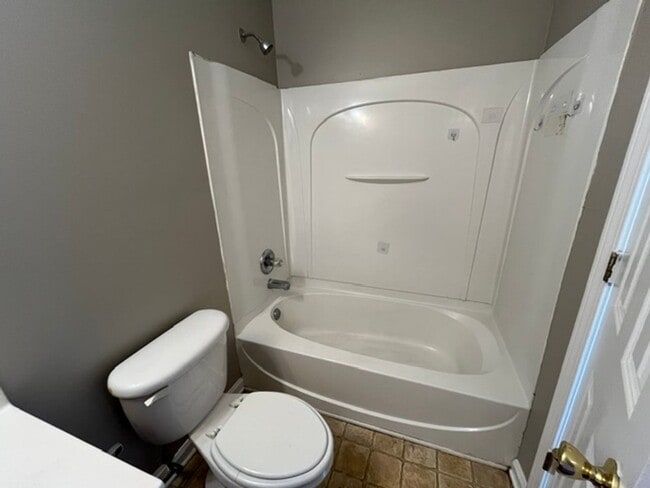Building Photo - Renovated 3 Bedroom 3 Bath Townhome for Rent!