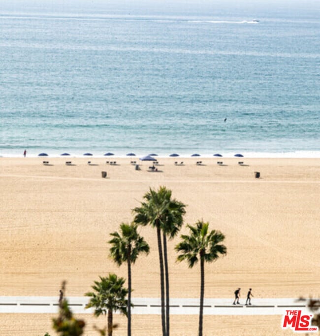 Building Photo - 914 3rd St