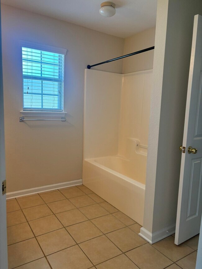 Building Photo - 4434 Gearhart Rd