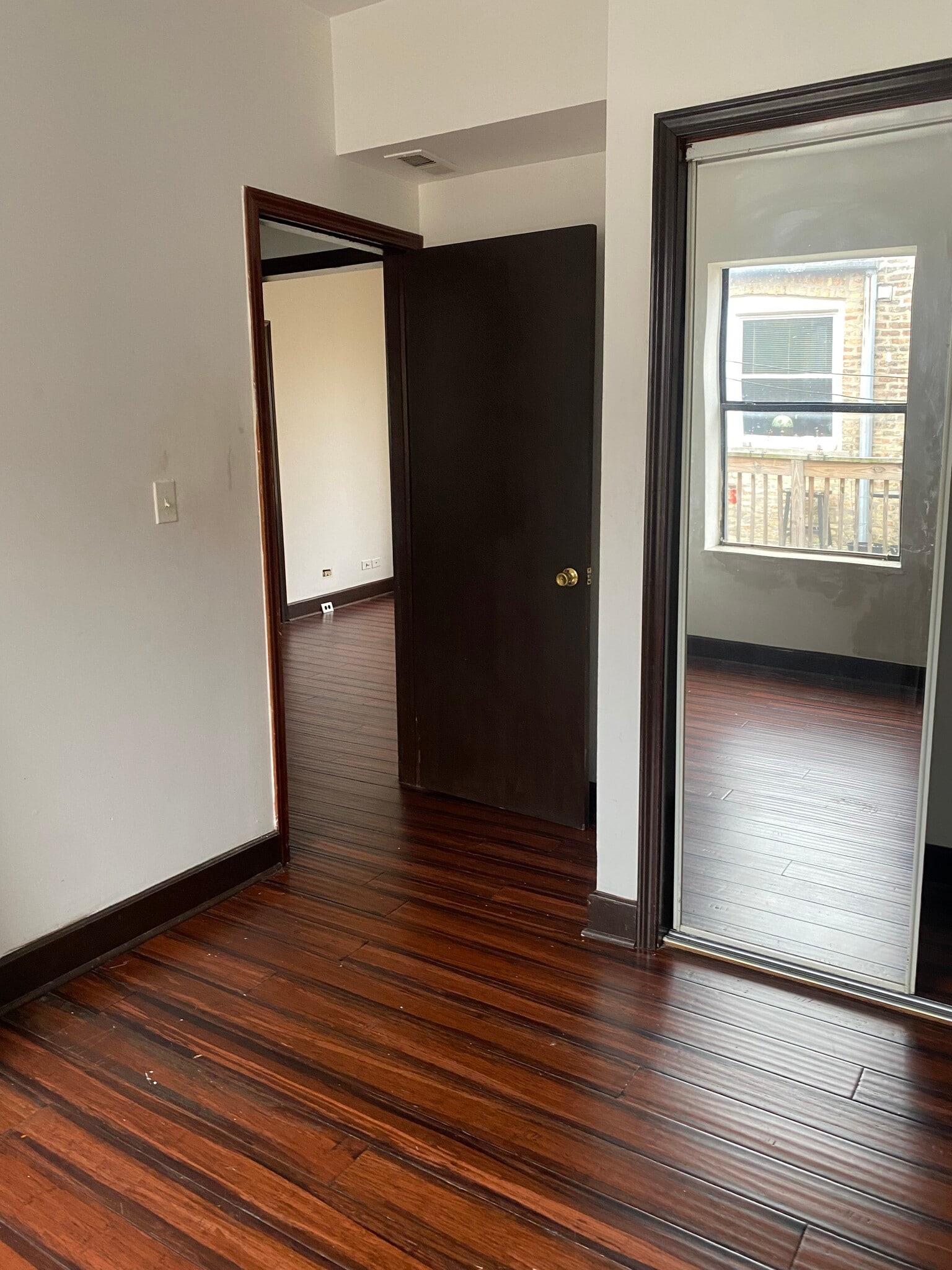 East Bedroom - 4922 N Kedzie Ave