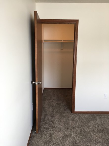 Walk-in Closet - 509 4th N St