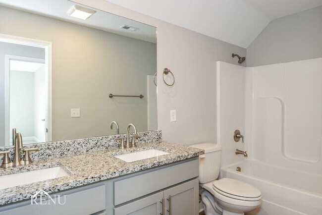 Building Photo - 5353 Lynnland Terrace