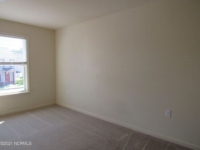 Building Photo - 2 BR 1.5 BA In Boyington Place