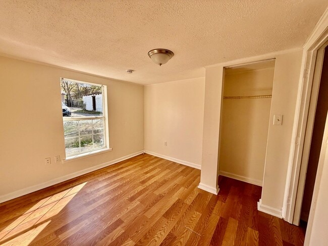 Building Photo - 3208 Dodds Ave