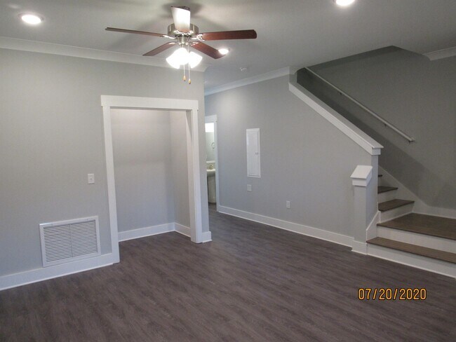 Building Photo - 267 N Sand Palm Rd