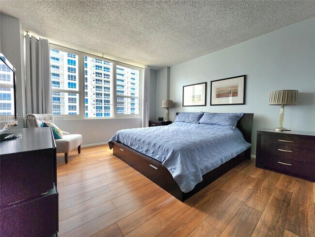 Building Photo - 3505 S Ocean Dr