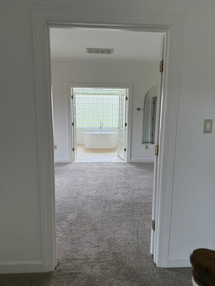 Master Bedroom - 18020 Edwards Ferry Rd