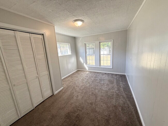 Building Photo - 118 S Tillman St