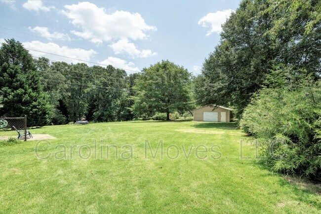 Building Photo - 119 Windemere Dr