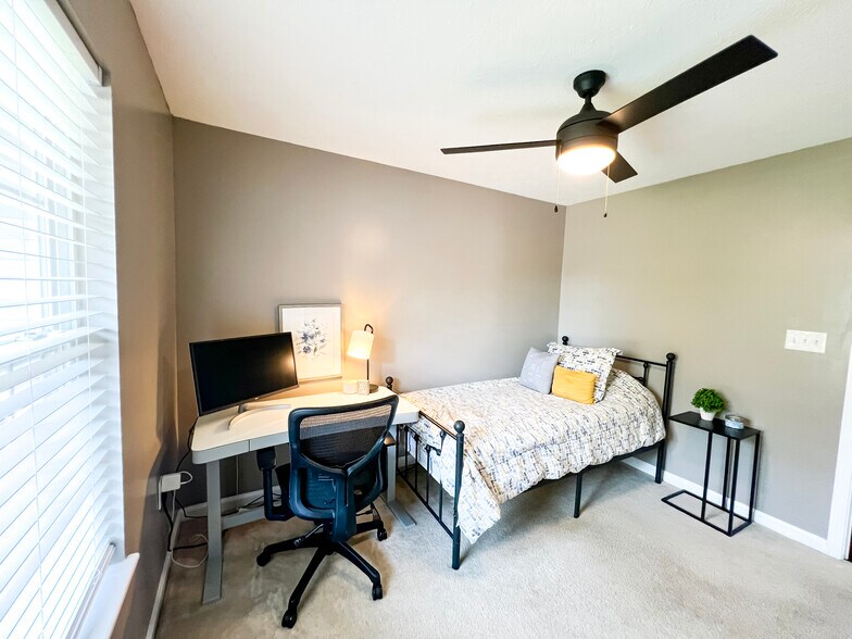 Building Photo - 13255 Summerwood Ln