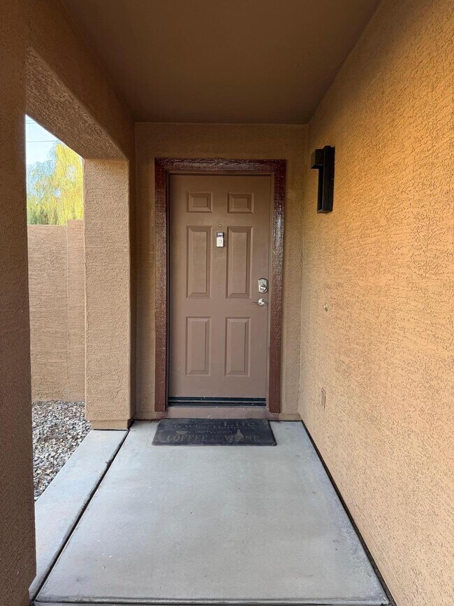 Building Photo - 1945 E Aloe Pl