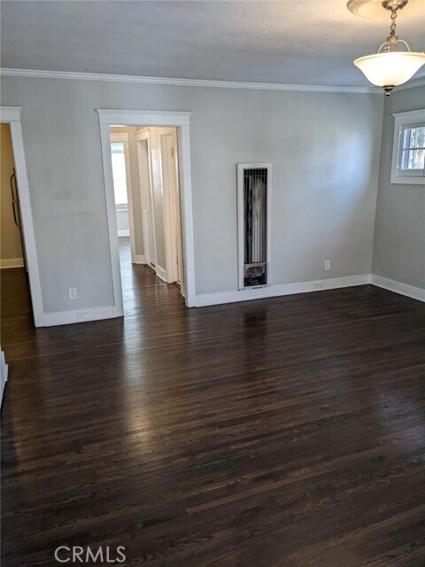 Building Photo - 1000 E 1st St