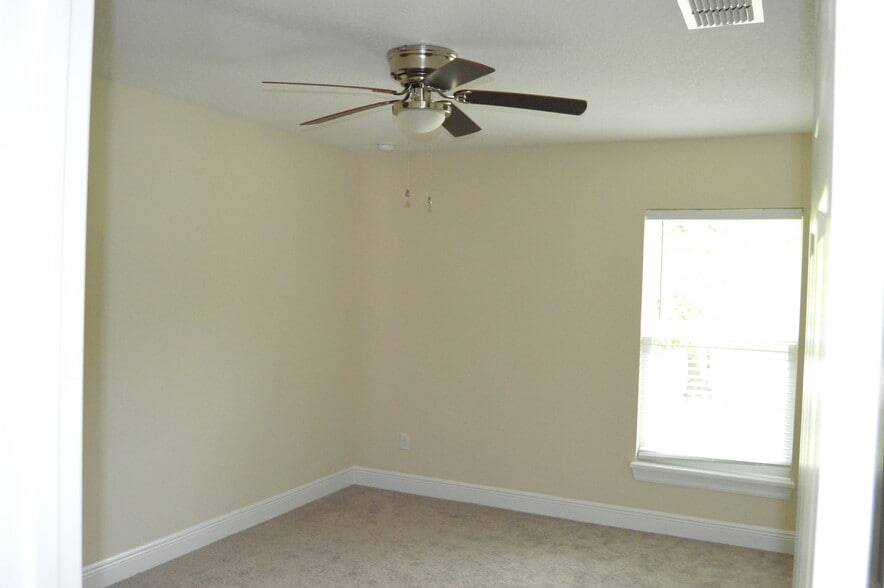 Master Bedroom - 810 E Gottsche Ave