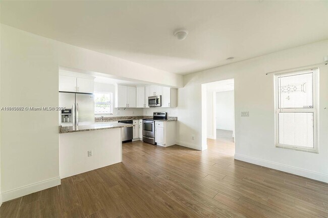Building Photo - 2019 NE 17th Ct